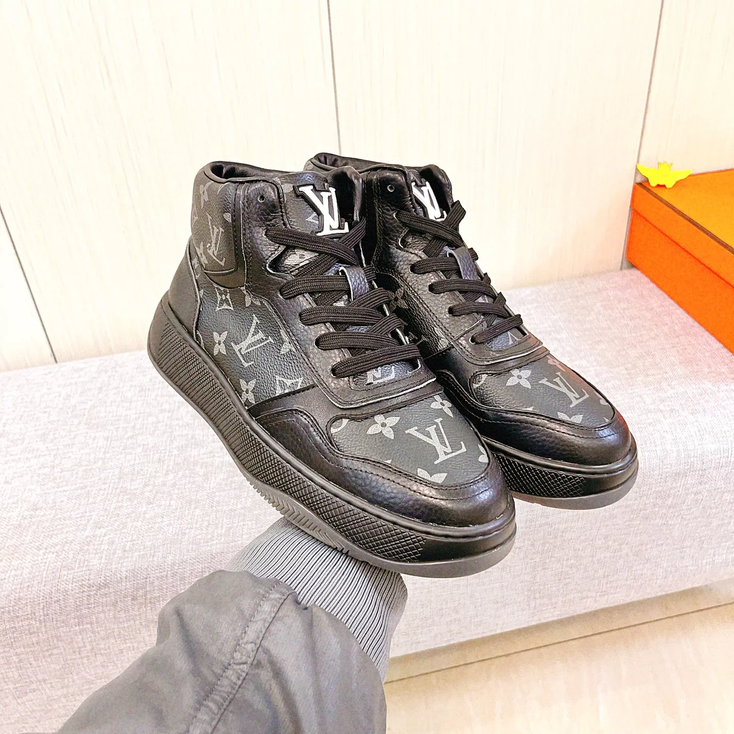 Men's shoes💰 460💰[LV]🔥Louis Vuitton, high-end men's shoes brand, official website 1:1 latest masterpiece: the upper is made of Italian imported first-layer cowhide with a comfortable and breathable lining➕original non-slip and wear-resistant outsole🔥, making walking more convenient and comfortable! An exclusive new model, a stunning work, a beautiful 1:1 replica [color] compared to the official quality! Create a fashionable personality to set off your uniqueness! A must-have for trendy men! Classic 🔥Size: 38-44 Color: 🔥 2⃣️colors available🔥